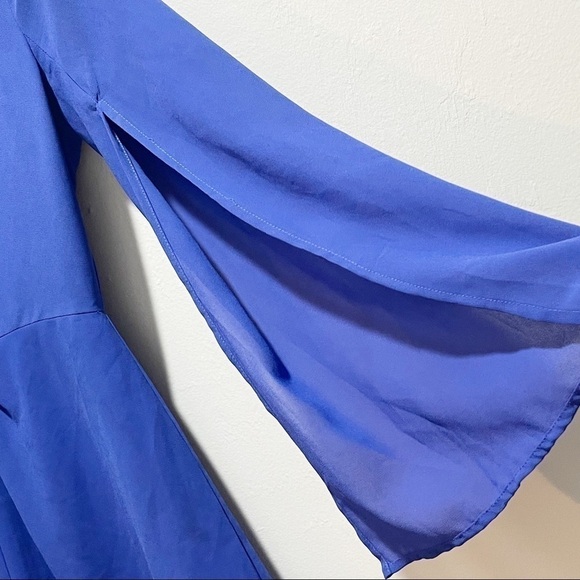 ASTR THE LABEL Women’s Bright Blue Bell Sleeve Twist Front Romper - Picture 6 of 9